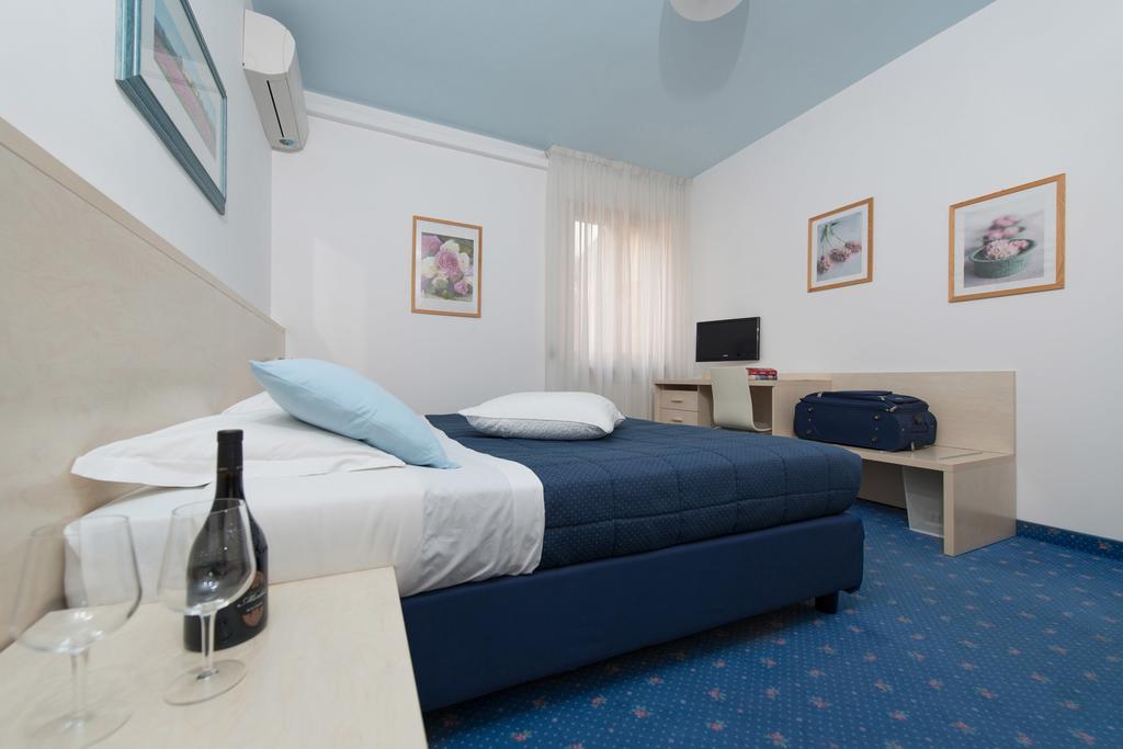 Hotel Erika Malcesine Quarto foto